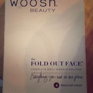 Woosh foldout face palette medium deep
